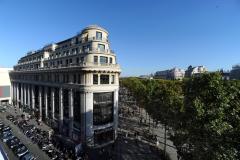 Le « 52 Champs-Elysées », fait peau neuve pour accueillir les Galeries Lafayette