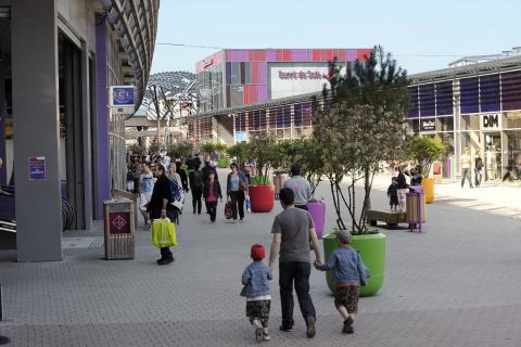 Le centre Carré de Soie de l’Est lyonnais renforce sa dimension commerciale et loisirs