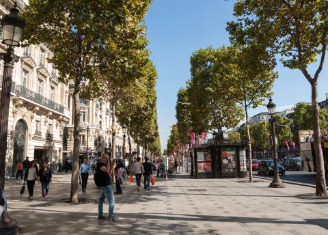 Avenue des Champs-Elysées : un lieu stratégique pour les marques